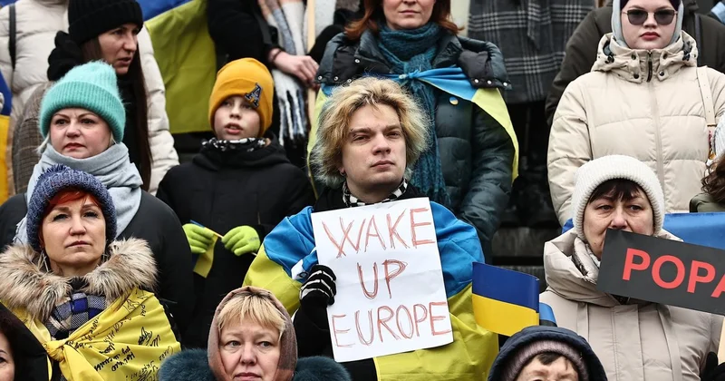 Politico: Европа обсуждает создание 40 километровой буферной зоны в Украине
