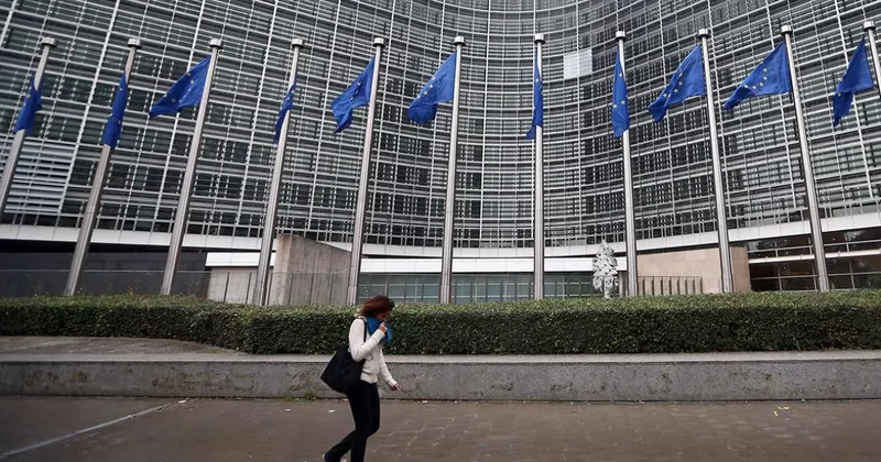 Euractiv: ЕС намерен ввести санкции против НПЗ и портов Индии и Китая