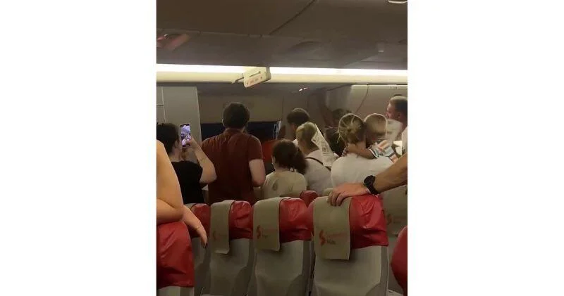 Пассажиры рейса Анталья Москва потеряли сознание в самолете ВИДЕО