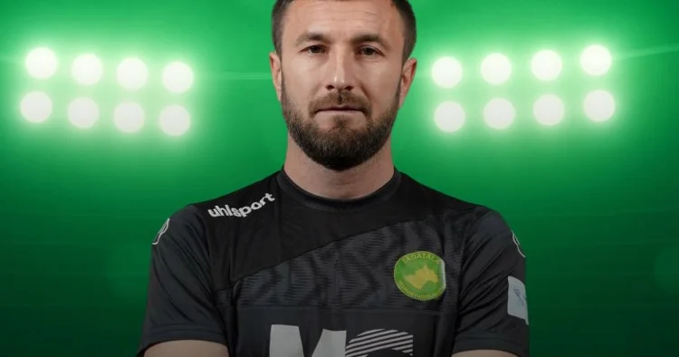 Bölgə klubu 3 futbolçusu ilə yeni müqavilə imzaladı