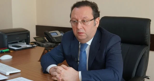 Bilmədiyi mövzudan danışan deputat