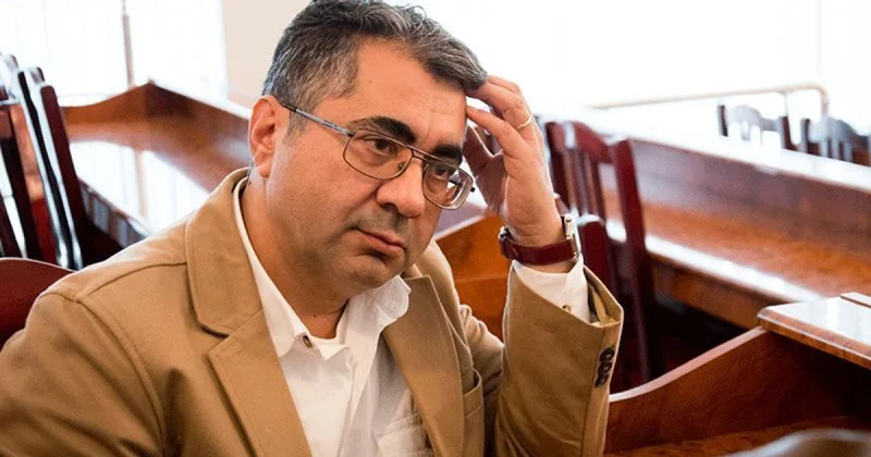 Zamanı kuryer çantasında daşıyan adam... Əli Şirin Şükürlünün şeirləri