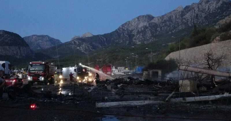 Antalyada güclü yanğın: 20 dən çox gəmi külə döndü