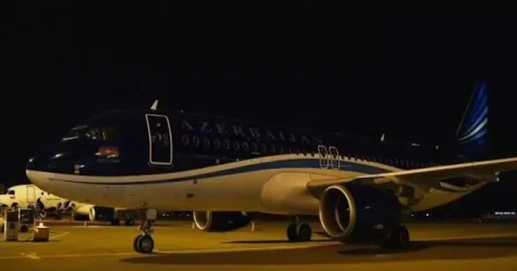 AZAL ın təyyarəsi gecə Bakıya uça bilmədi PUA TƏHLÜKƏSİ