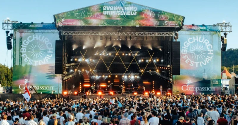 “The Independent”: Britaniyada festivalda lövhənin aşması nəticəsində bir nəfər ölüb, altı nəfər yaralanıb