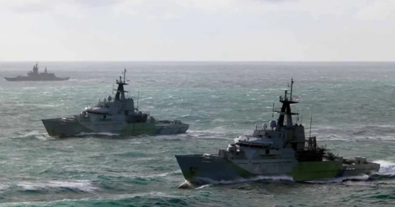 ВМС Британии: Военные корабли РФ сопроводили торговые суда в Ла Манше