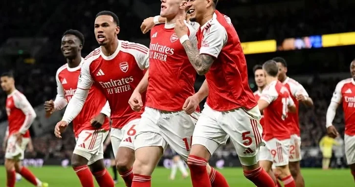 Məşhur britaniyalı televiziya aparıcısı “Arsenal”ın ÇL də rəqibləri ilə bağlı fikrini bölüşüb