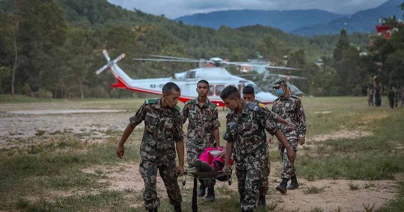Nepalda dəhşətli fəlakət: 184 turist xilas edildi, yüzlərlə turist itkin düşüb
