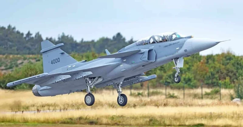 İkiyerlik Saab Gripen F ilk uçuşunu həyata keçirib