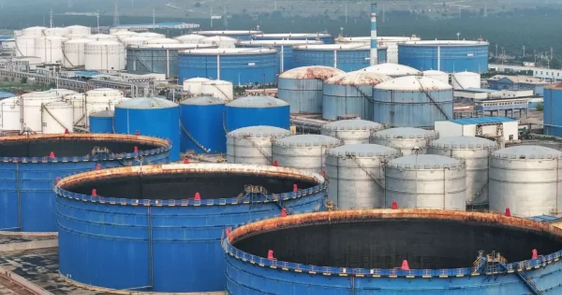 WSJ: Накопленные запасы нефти могут дать Китаю защиту в случае конфликта с США