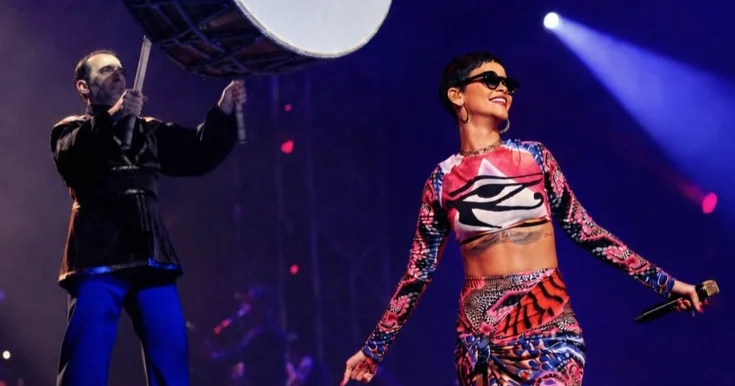 Xalq artisti 14 il əvvəl Bakıda Rihanna ilə eyni səhnədə Fotolar