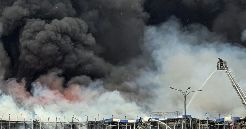 Kiyevdə hava hücumundan sonra anbarlarda yanğın baş verib