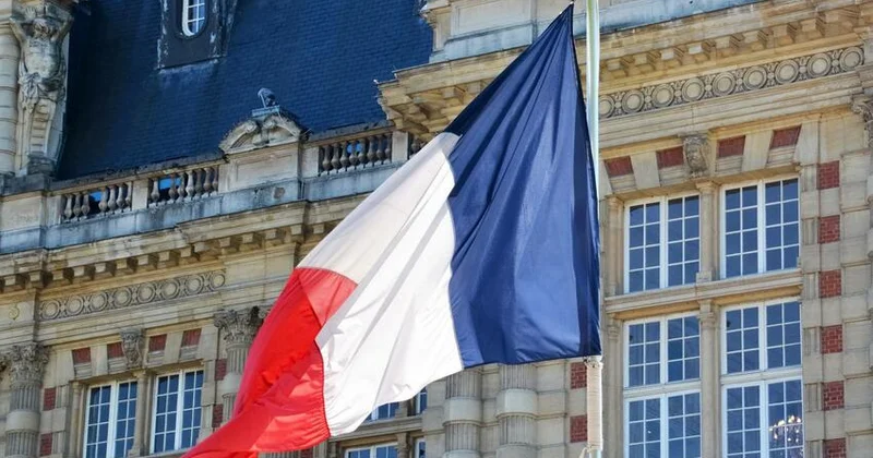 Biz Vaşinqtonun ardınca getmirik Parisdən Trampa sərt cavab