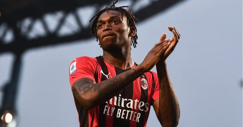 Leau “Milan”a vida etdi