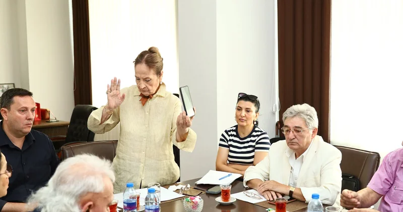 O iclasdan FOTOREPORTAJ: Hamı yekdilliklə nəyə səs verib?
