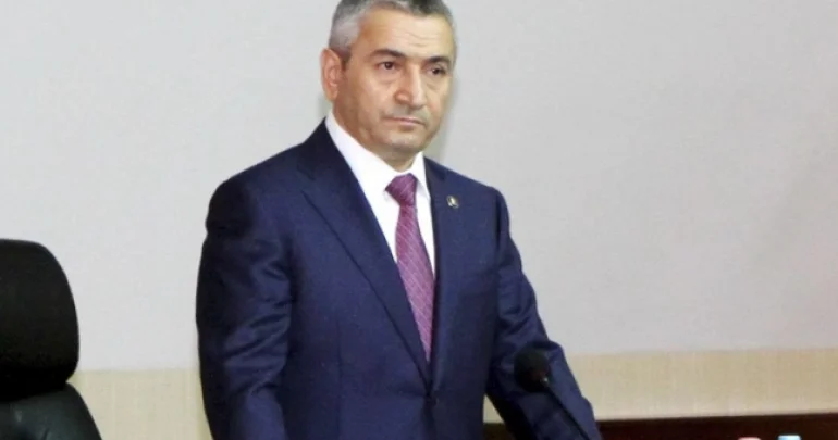İcra başçısı Adil Vəliyevin işçiləri vətəndaşdan 22 min rüşvət aldıqlarını təsdiq edən sənədə imza atıblar