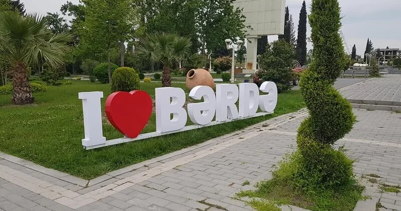 Bərdədə parkın qarşısında söyüş söyən 28 yaşlı oğlan həbs edildi