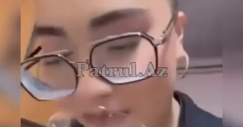 Stəkana tüpürüb müştərilərə çay süzdü, işdən çıxarıldı Video