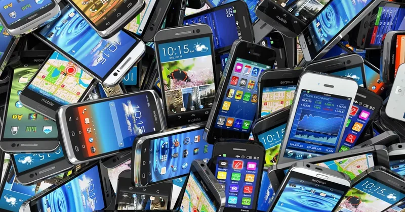 В школах Еревана ограничат пользование мобильными телефонами