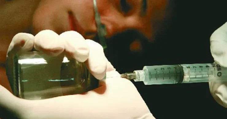 Məşhur aktrisa əri ilə birlikdə klinikada intihar etdi