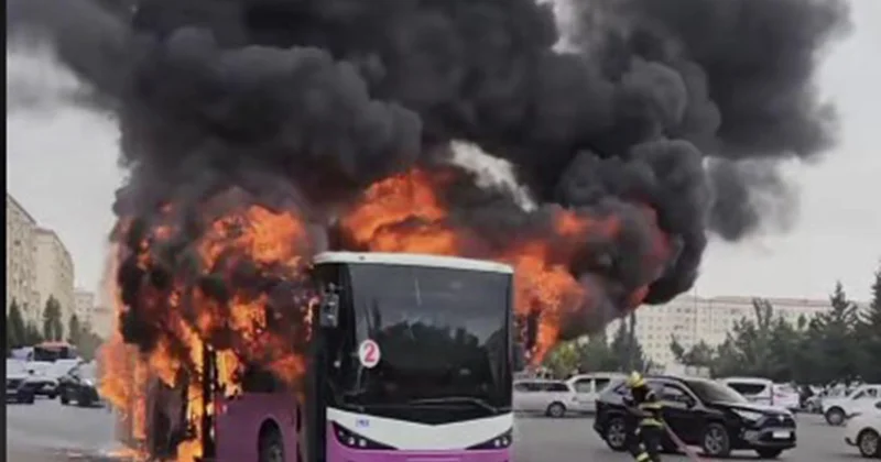 Sumqayıtda marşrut avtobusu yanır Foto