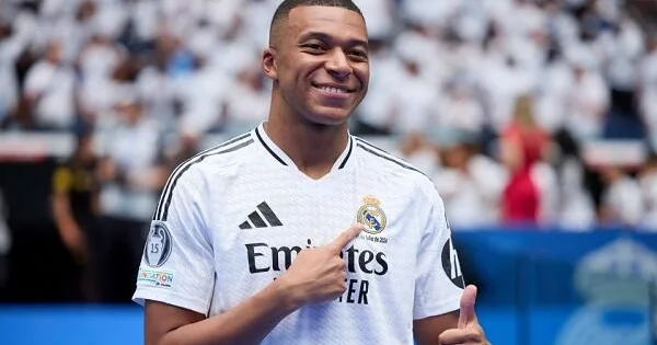 Mbappe Kayrat azarkeşinə belə reaksiya verdi Video