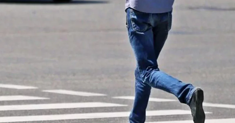 Özü olub, yolu olmayan piyada zolağı Video