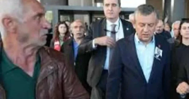 CHP sədrinə yumruq atan şəxs azadlığa buraxıldı Məhkəmə qərar verdi