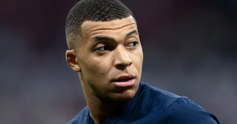 Salam əleyküm, qardaş! Mbappe Qazaxıstanda azarkeşləri təəccübləndirdi