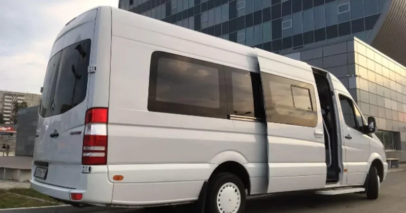 В Баку школьные автобусы не будут ездить на полосах для общественного транспорта