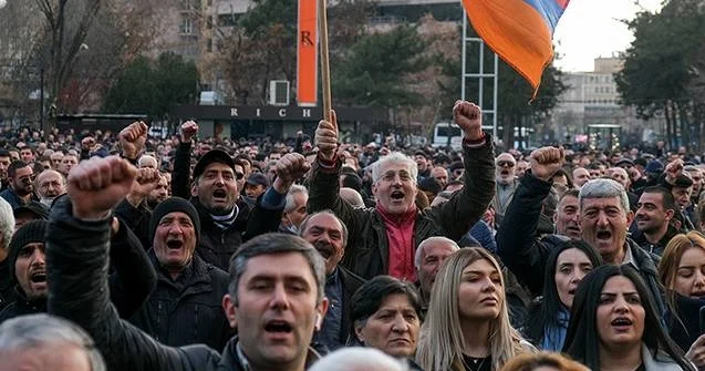Ermənilər Ermənistanı Ermənistandan kənarda axtarıblar: Revanşistlər, radikallar, Kilsə məğlub olacaq