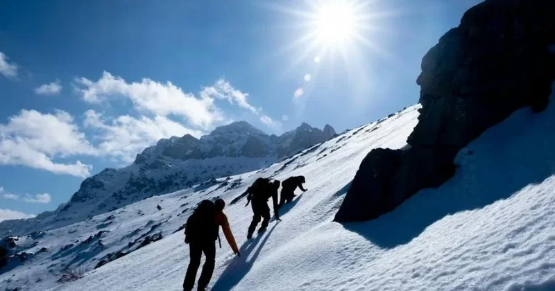 Selfi çəkmək istəyən alpinist hündürlükdən yıxıldı, həyatını itirdi