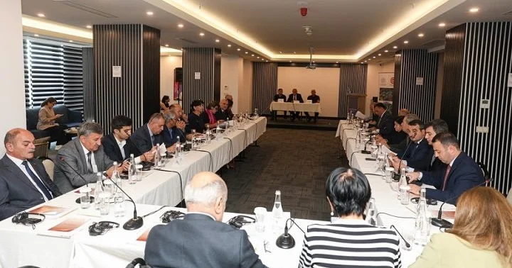 Qarabağda mina və kasetli silah problemi: Dəyirmi Masada çağırışlar səsləndi / FOTOLAR