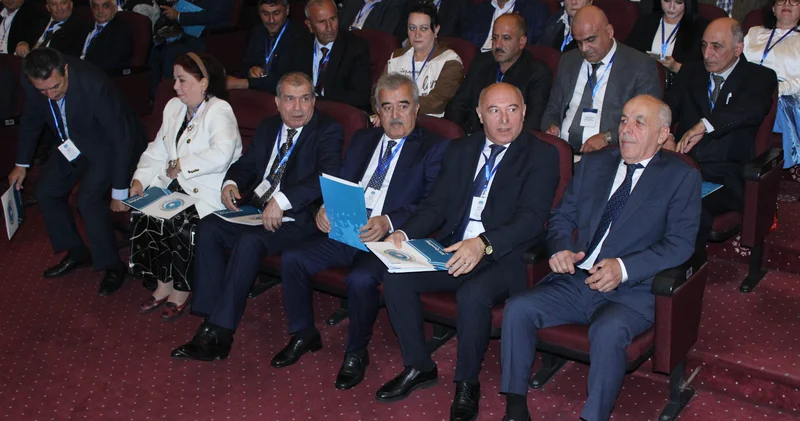 Azərbaycan Milli İstiqlal Partiyasının XIII Qurultayı keçirildi FOTOLAR