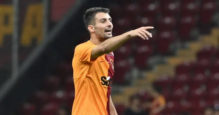 Qalatasaray da oynamış fransız Türkiyə klubunun transfer siyahısındadır