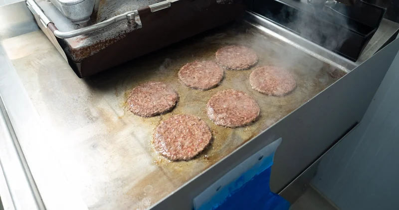 Burgerin yolu: “McDonald’s”ın ət təchizat zəncirinə daxildən baxış FOTOLAR