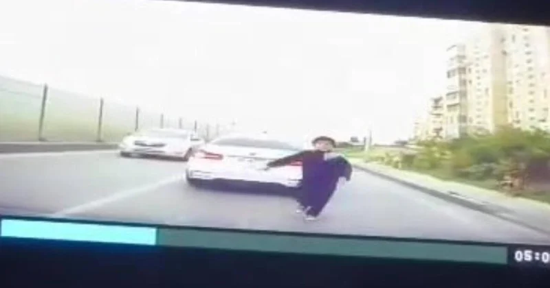 Bakıda uşaq özünü maşının üstünə atdı VİDEO