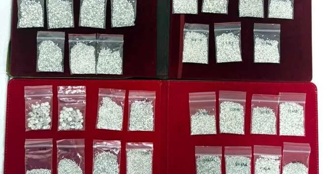 В аэропорту у пассажира нашли бриллианты на 4 млн манатов ФОТО