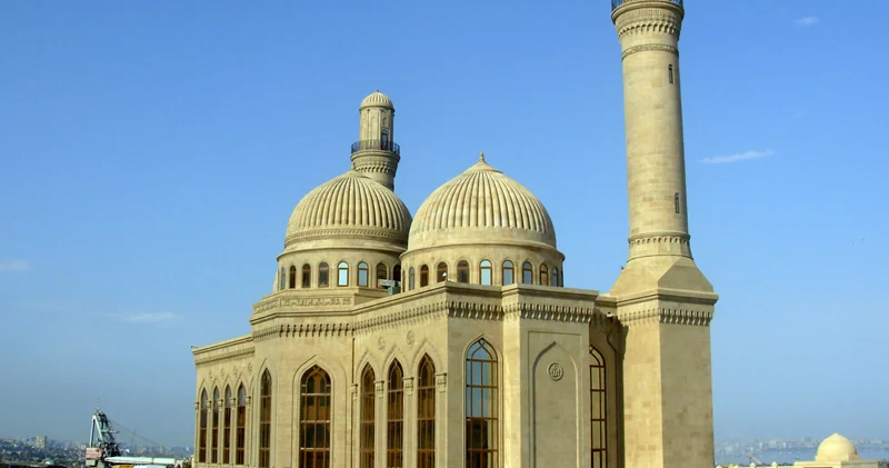 Bibiheybət məscidindən və Dəniz Mall ın namaz otağından oğurluq etdi Hacı həbs edildi