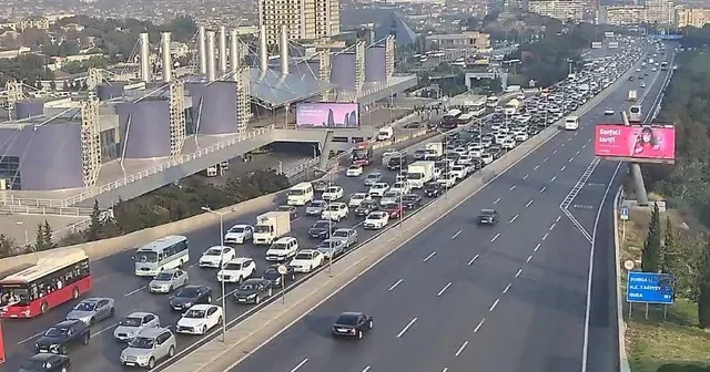 Bakıda tıxaclar artır Bu yollara çıxanlar gecikəcək
