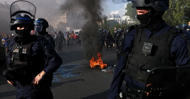 Во Франции на акциях протеста старшеклассников задержали 440 человек