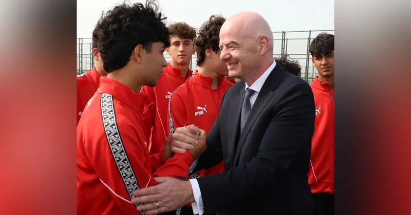 Canni İnfantino Bakıda Azərbaycan U 15 millisi ilə görüşünü paylaşdı FOTO