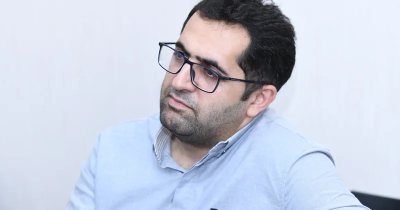 Atan yorulub, Asiya Məktəbi də, müəllimlərini də sev...