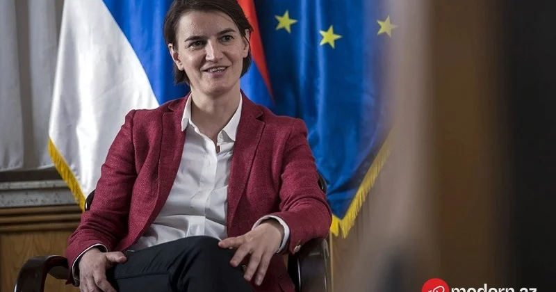 Spikerlər: İlk homoseksual baş nazir oldu, indi prezident səlahiyyətlərini də icra edir FOTOLAR