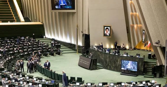 İran parlamenti nüvə müqaviləsindən çıxışı müzakirəyə çıxaracaq