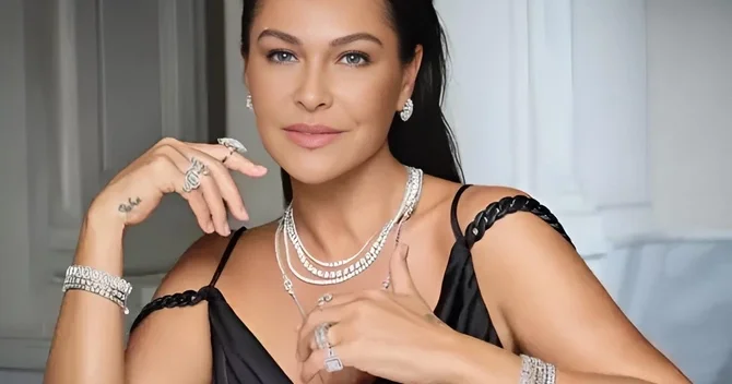 63 yaşlı Hülya Avşar: Yaşıma rəğmən çox gözələm!
