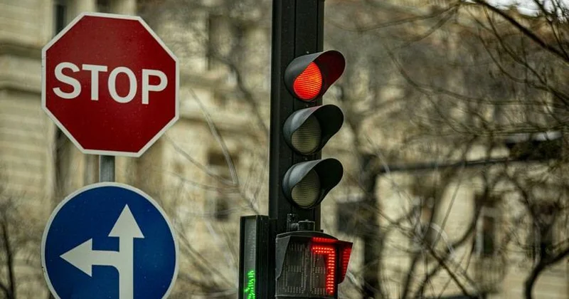 Вниманию водителей: на этой улице Баку изменили работу светофоров ФОТО