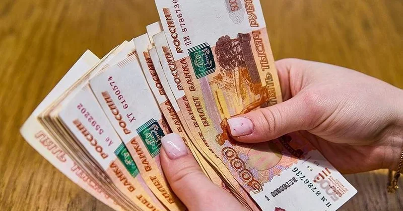 Россия ввела лимит на вывоз наличных рублей в Азербайджан