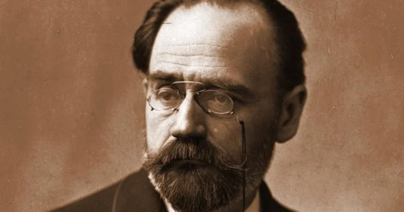 Şamı söndür, düşüncələrimin necə göründüyünü görmək istəmirəm... Emil Zolyadan sitatlar