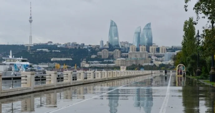 Bakıda yağışlı hava sabah da davam edəcək